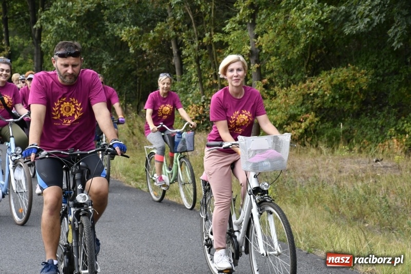 Zdjęcie w galerii na portalu naszraciborz.pl: Rodzinny Rajd Rowerowy na rozpoczęcie Dni Kuźni Raciborskiej wiadomości z regionu