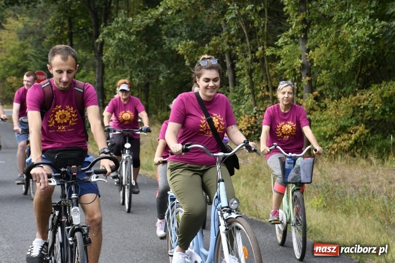 Zdjęcie w galerii na portalu naszraciborz.pl: Rodzinny Rajd Rowerowy na rozpoczęcie Dni Kuźni Raciborskiej wiadomości z regionu