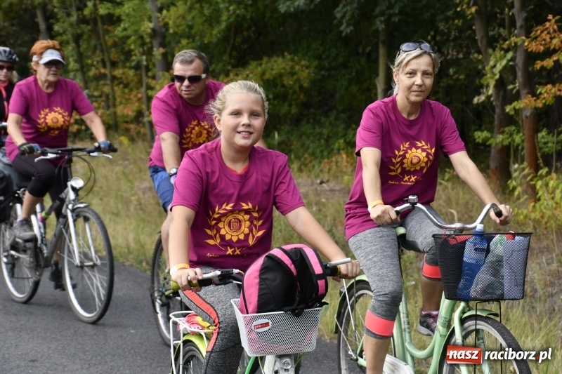 Zdjęcie w galerii na portalu naszraciborz.pl: Rodzinny Rajd Rowerowy na rozpoczęcie Dni Kuźni Raciborskiej wiadomości z regionu