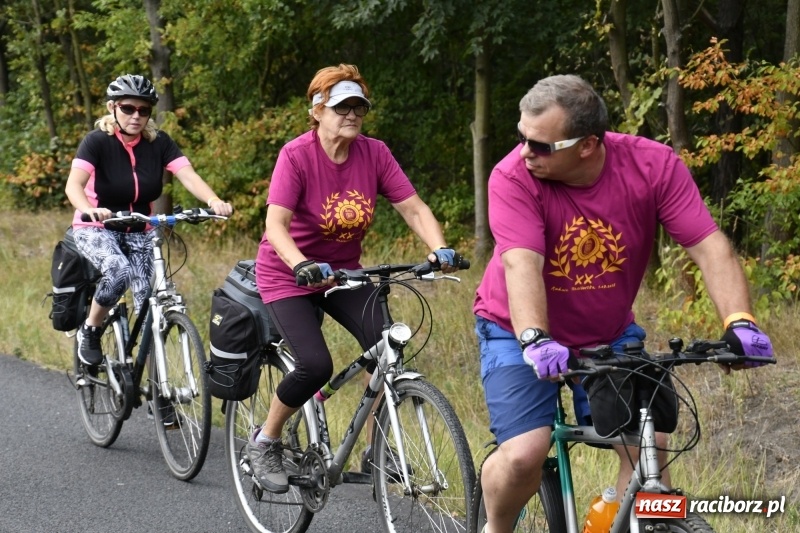 Zdjęcie w galerii na portalu naszraciborz.pl: Rodzinny Rajd Rowerowy na rozpoczęcie Dni Kuźni Raciborskiej wiadomości z regionu