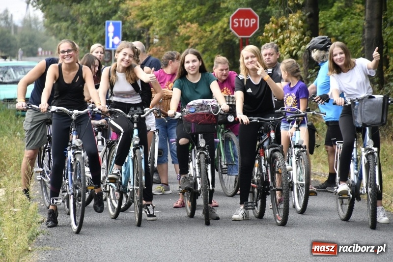 Zdjęcie w galerii na portalu naszraciborz.pl: Rodzinny Rajd Rowerowy na rozpoczęcie Dni Kuźni Raciborskiej wiadomości z regionu
