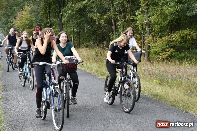 Zdjęcie w galerii na portalu naszraciborz.pl: Rodzinny Rajd Rowerowy na rozpoczęcie Dni Kuźni Raciborskiej wiadomości z regionu
