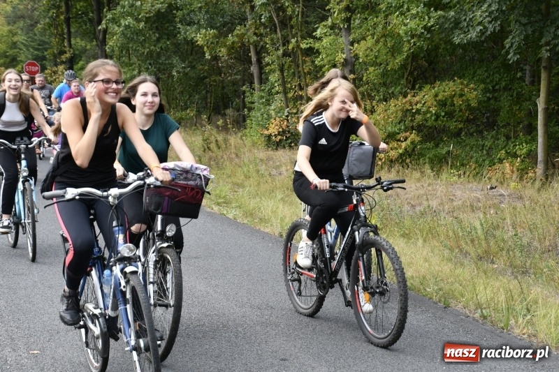 Zdjęcie w galerii na portalu naszraciborz.pl: Rodzinny Rajd Rowerowy na rozpoczęcie Dni Kuźni Raciborskiej wiadomości z regionu