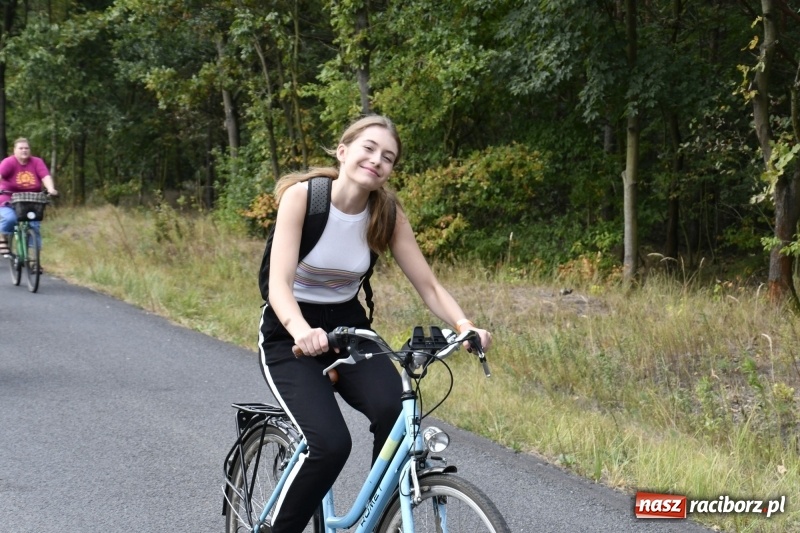 Zdjęcie w galerii na portalu naszraciborz.pl: Rodzinny Rajd Rowerowy na rozpoczęcie Dni Kuźni Raciborskiej wiadomości z regionu