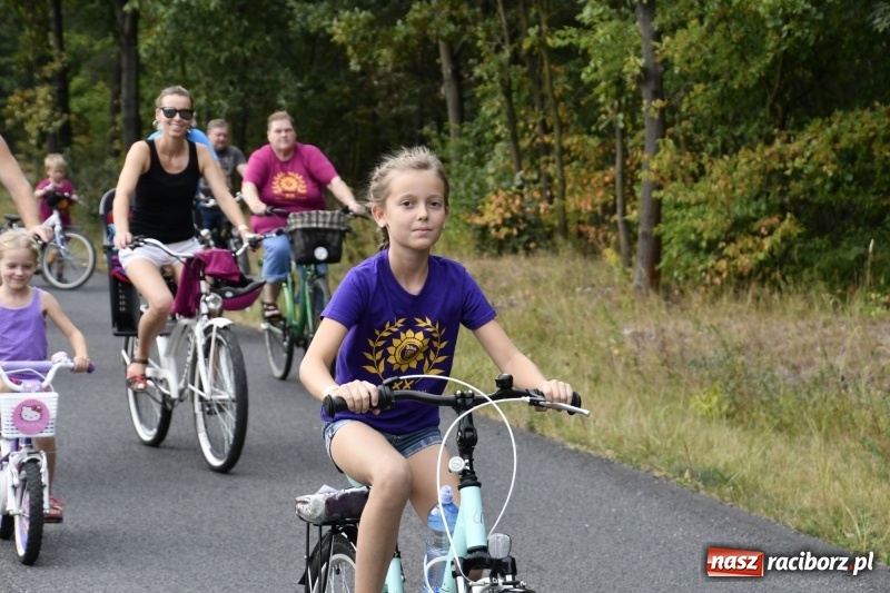 Zdjęcie w galerii na portalu naszraciborz.pl: Rodzinny Rajd Rowerowy na rozpoczęcie Dni Kuźni Raciborskiej wiadomości z regionu