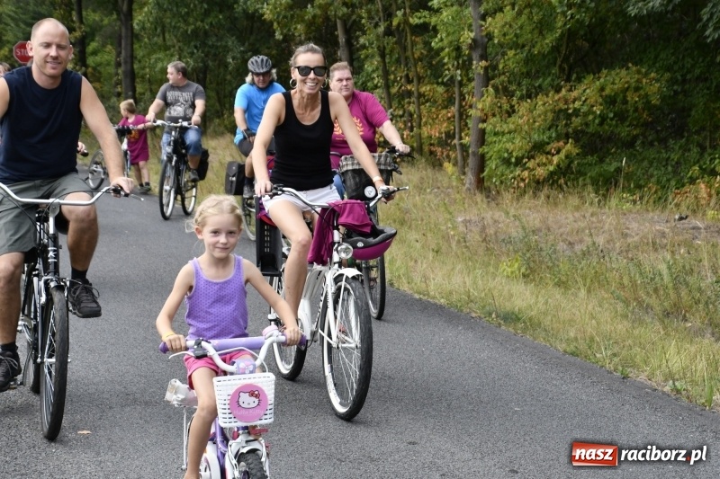 Zdjęcie w galerii na portalu naszraciborz.pl: Rodzinny Rajd Rowerowy na rozpoczęcie Dni Kuźni Raciborskiej wiadomości z regionu