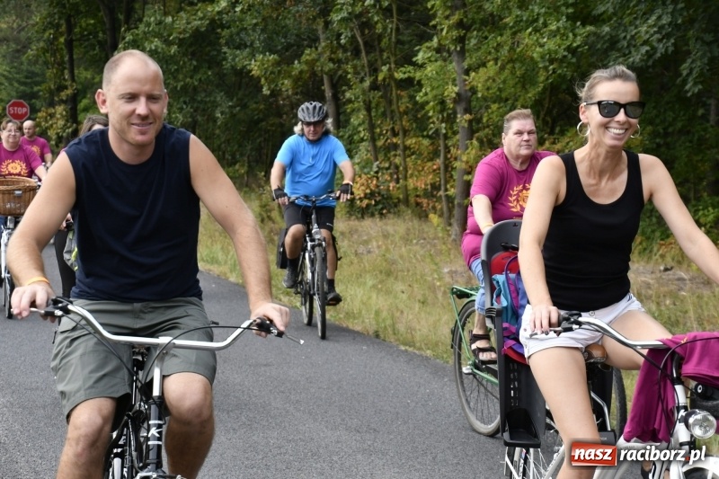 Zdjęcie w galerii na portalu naszraciborz.pl: Rodzinny Rajd Rowerowy na rozpoczęcie Dni Kuźni Raciborskiej wiadomości z regionu