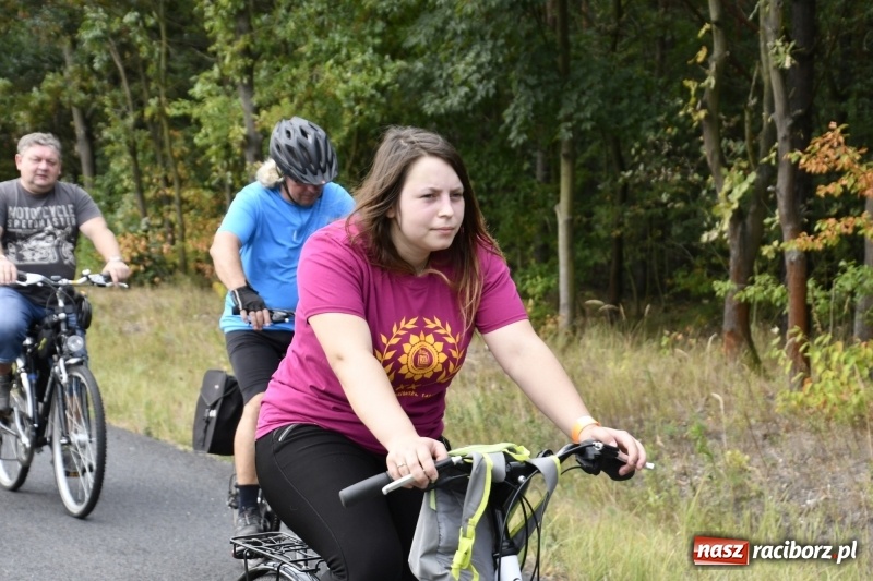 Zdjęcie w galerii na portalu naszraciborz.pl: Rodzinny Rajd Rowerowy na rozpoczęcie Dni Kuźni Raciborskiej wiadomości z regionu