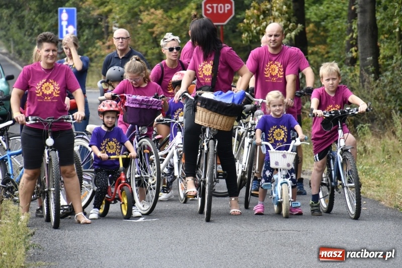 Zdjęcie w galerii na portalu naszraciborz.pl: Rodzinny Rajd Rowerowy na rozpoczęcie Dni Kuźni Raciborskiej wiadomości z regionu