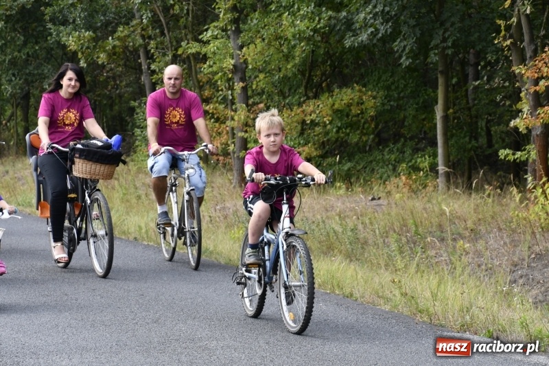 Zdjęcie w galerii na portalu naszraciborz.pl: Rodzinny Rajd Rowerowy na rozpoczęcie Dni Kuźni Raciborskiej wiadomości z regionu