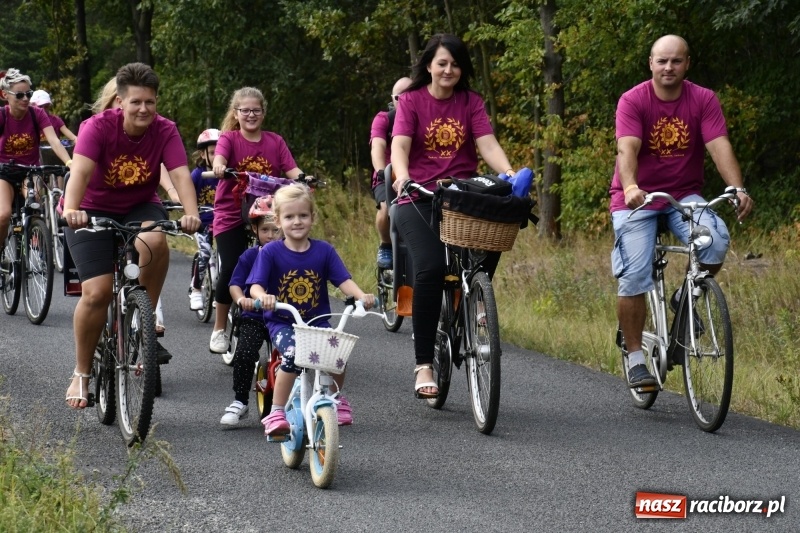 Zdjęcie w galerii na portalu naszraciborz.pl: Rodzinny Rajd Rowerowy na rozpoczęcie Dni Kuźni Raciborskiej wiadomości z regionu