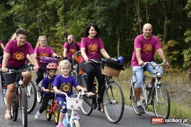 Zdjęcie w galerii na portalu naszraciborz.pl: Rodzinny Rajd Rowerowy na rozpoczęcie Dni Kuźni Raciborskiej wiadomości z regionu
