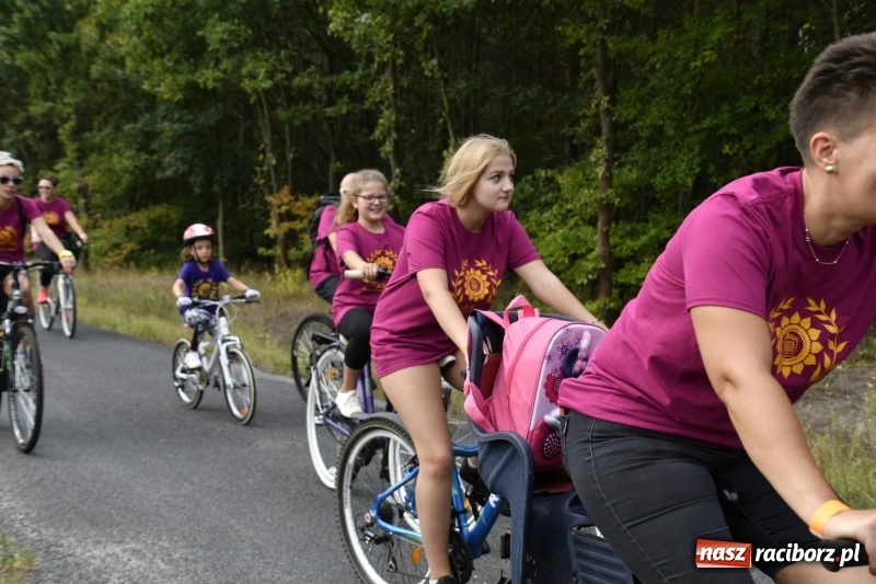 Zdjęcie w galerii na portalu naszraciborz.pl: Rodzinny Rajd Rowerowy na rozpoczęcie Dni Kuźni Raciborskiej wiadomości z regionu