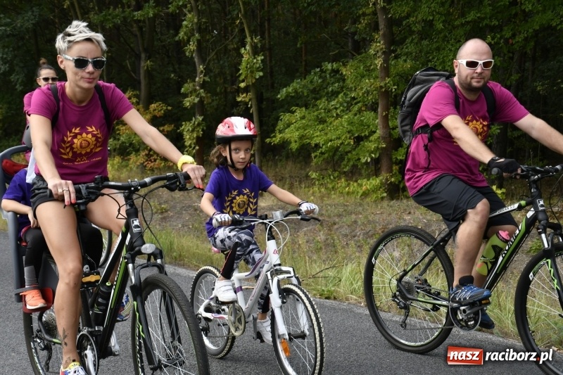 Zdjęcie w galerii na portalu naszraciborz.pl: Rodzinny Rajd Rowerowy na rozpoczęcie Dni Kuźni Raciborskiej wiadomości z regionu