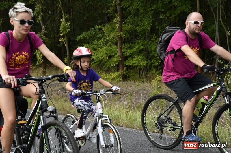 Zdjęcie w galerii na portalu naszraciborz.pl: Rodzinny Rajd Rowerowy na rozpoczęcie Dni Kuźni Raciborskiej wiadomości z regionu