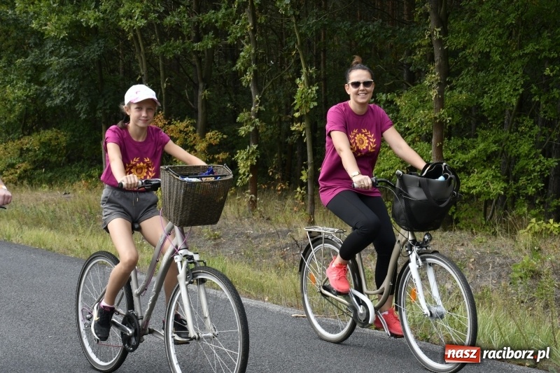 Zdjęcie w galerii na portalu naszraciborz.pl: Rodzinny Rajd Rowerowy na rozpoczęcie Dni Kuźni Raciborskiej wiadomości z regionu