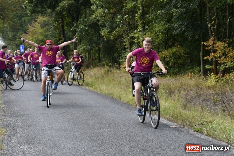 Zdjęcie w galerii na portalu naszraciborz.pl: Rodzinny Rajd Rowerowy na rozpoczęcie Dni Kuźni Raciborskiej wiadomości z regionu