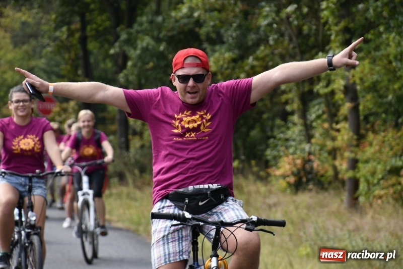 Zdjęcie w galerii na portalu naszraciborz.pl: Rodzinny Rajd Rowerowy na rozpoczęcie Dni Kuźni Raciborskiej wiadomości z regionu