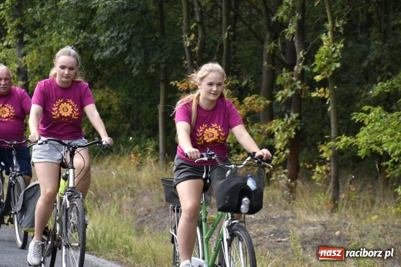 Zdjęcie w galerii na portalu naszraciborz.pl: Rodzinny Rajd Rowerowy na rozpoczęcie Dni Kuźni Raciborskiej wiadomości z regionu