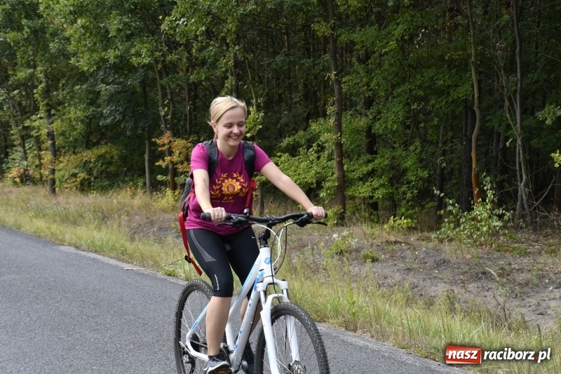 Zdjęcie w galerii na portalu naszraciborz.pl: Rodzinny Rajd Rowerowy na rozpoczęcie Dni Kuźni Raciborskiej wiadomości z regionu