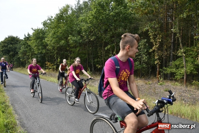Zdjęcie w galerii na portalu naszraciborz.pl: Rodzinny Rajd Rowerowy na rozpoczęcie Dni Kuźni Raciborskiej wiadomości z regionu