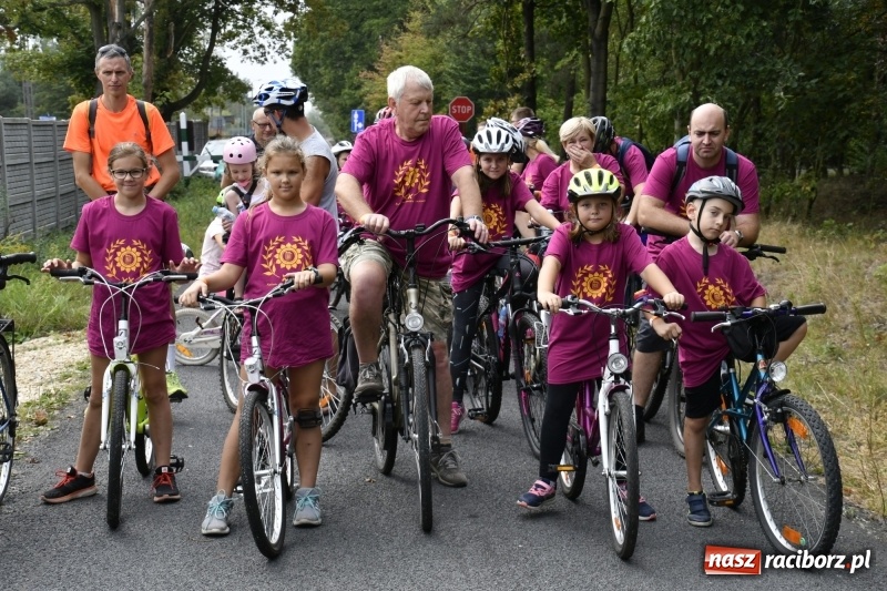 Zdjęcie w galerii na portalu naszraciborz.pl: Rodzinny Rajd Rowerowy na rozpoczęcie Dni Kuźni Raciborskiej wiadomości z regionu
