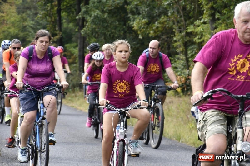 Zdjęcie w galerii na portalu naszraciborz.pl: Rodzinny Rajd Rowerowy na rozpoczęcie Dni Kuźni Raciborskiej wiadomości z regionu