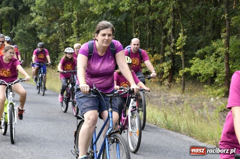Zdjęcie w galerii na portalu naszraciborz.pl: Rodzinny Rajd Rowerowy na rozpoczęcie Dni Kuźni Raciborskiej wiadomości z regionu