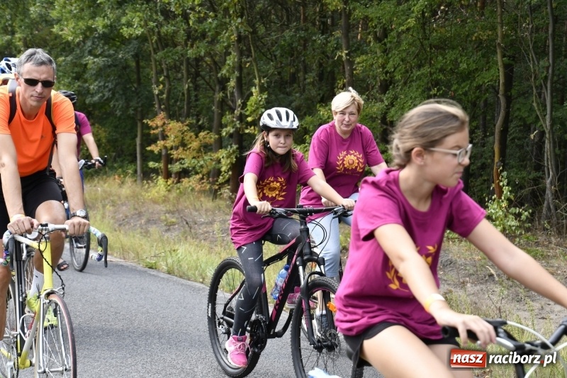 Zdjęcie w galerii na portalu naszraciborz.pl: Rodzinny Rajd Rowerowy na rozpoczęcie Dni Kuźni Raciborskiej wiadomości z regionu