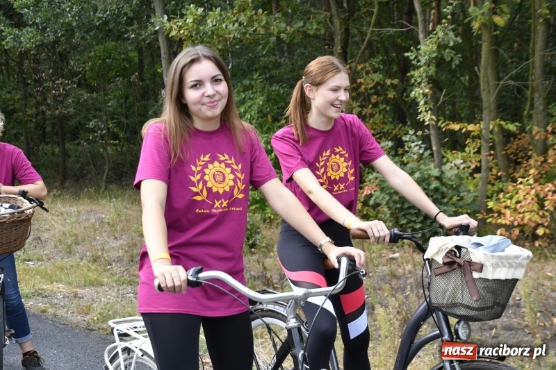 Zdjęcie w galerii na portalu naszraciborz.pl: Rodzinny Rajd Rowerowy na rozpoczęcie Dni Kuźni Raciborskiej wiadomości z regionu