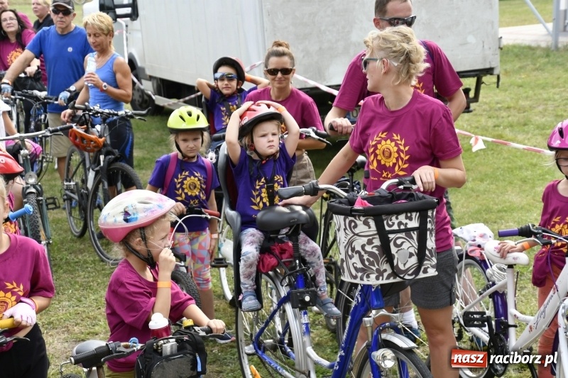 Zdjęcie w galerii na portalu naszraciborz.pl: Rodzinny Rajd Rowerowy na rozpoczęcie Dni Kuźni Raciborskiej wiadomości z regionu