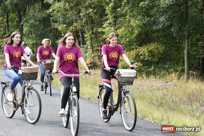 Zdjęcie w galerii na portalu naszraciborz.pl: Rodzinny Rajd Rowerowy na rozpoczęcie Dni Kuźni Raciborskiej wiadomości z regionu