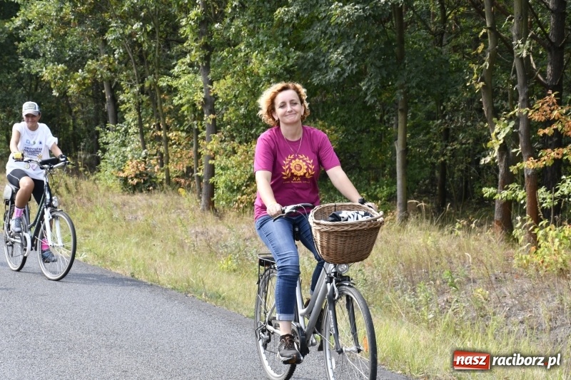 Zdjęcie w galerii na portalu naszraciborz.pl: Rodzinny Rajd Rowerowy na rozpoczęcie Dni Kuźni Raciborskiej wiadomości z regionu