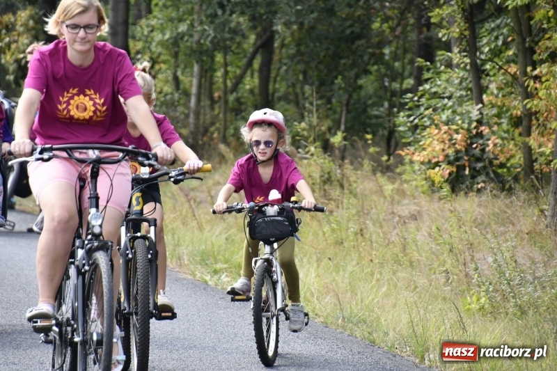 Zdjęcie w galerii na portalu naszraciborz.pl: Rodzinny Rajd Rowerowy na rozpoczęcie Dni Kuźni Raciborskiej wiadomości z regionu