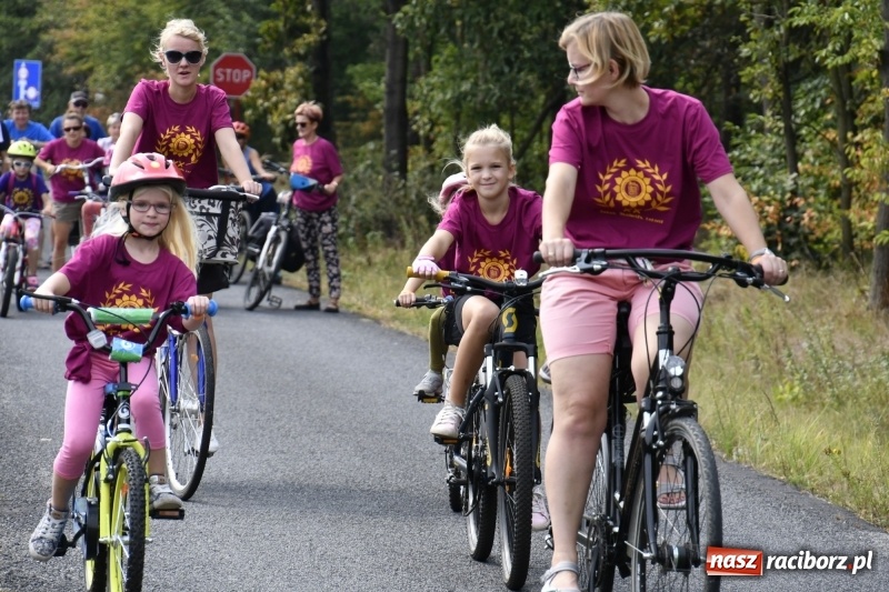 Zdjęcie w galerii na portalu naszraciborz.pl: Rodzinny Rajd Rowerowy na rozpoczęcie Dni Kuźni Raciborskiej wiadomości z regionu