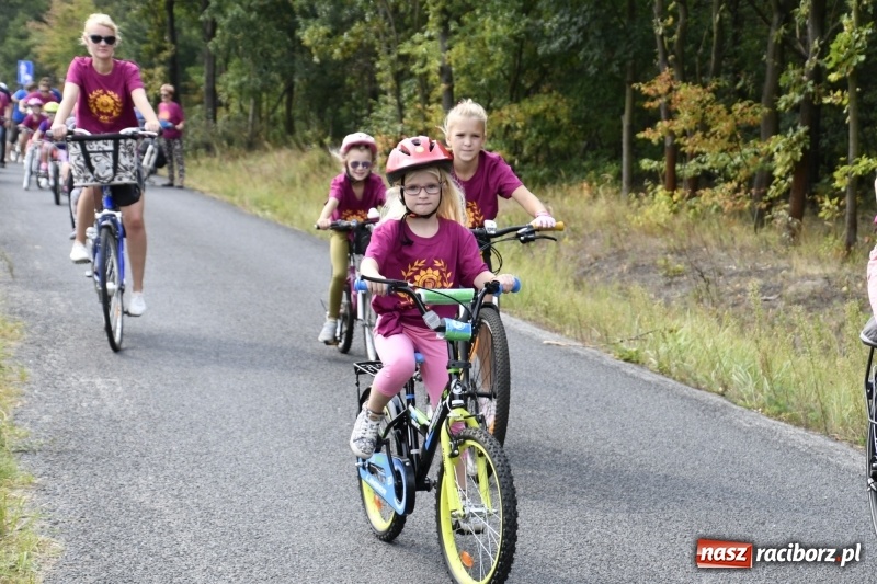 Zdjęcie w galerii na portalu naszraciborz.pl: Rodzinny Rajd Rowerowy na rozpoczęcie Dni Kuźni Raciborskiej wiadomości z regionu