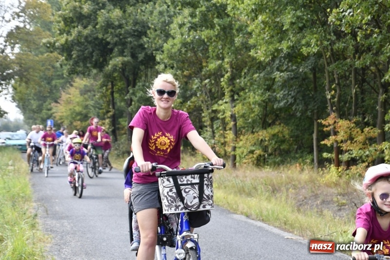 Zdjęcie w galerii na portalu naszraciborz.pl: Rodzinny Rajd Rowerowy na rozpoczęcie Dni Kuźni Raciborskiej wiadomości z regionu