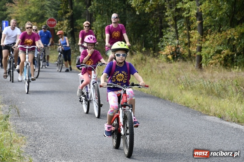 Zdjęcie w galerii na portalu naszraciborz.pl: Rodzinny Rajd Rowerowy na rozpoczęcie Dni Kuźni Raciborskiej wiadomości z regionu