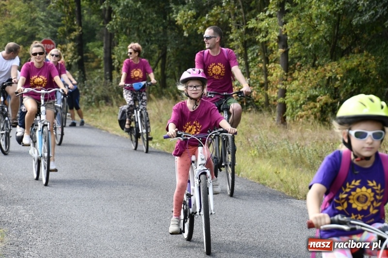 Zdjęcie w galerii na portalu naszraciborz.pl: Rodzinny Rajd Rowerowy na rozpoczęcie Dni Kuźni Raciborskiej wiadomości z regionu