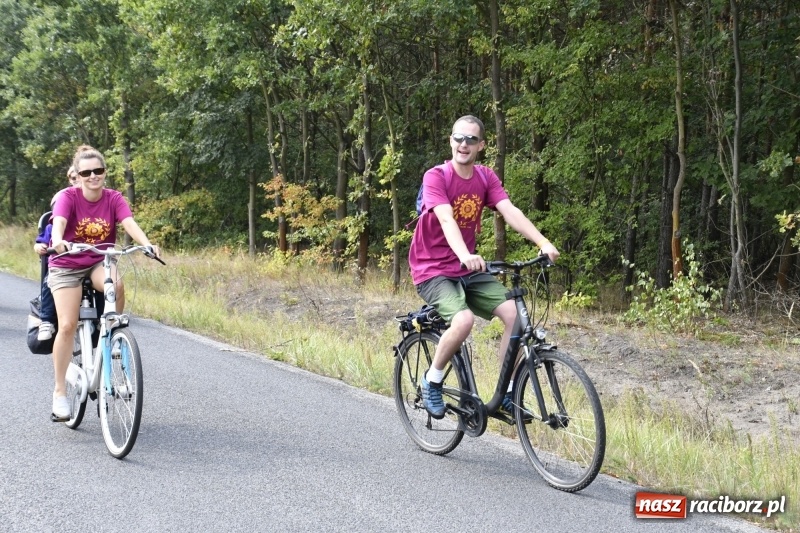 Zdjęcie w galerii na portalu naszraciborz.pl: Rodzinny Rajd Rowerowy na rozpoczęcie Dni Kuźni Raciborskiej wiadomości z regionu