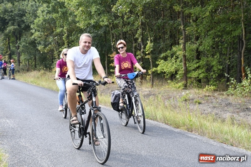 Zdjęcie w galerii na portalu naszraciborz.pl: Rodzinny Rajd Rowerowy na rozpoczęcie Dni Kuźni Raciborskiej wiadomości z regionu