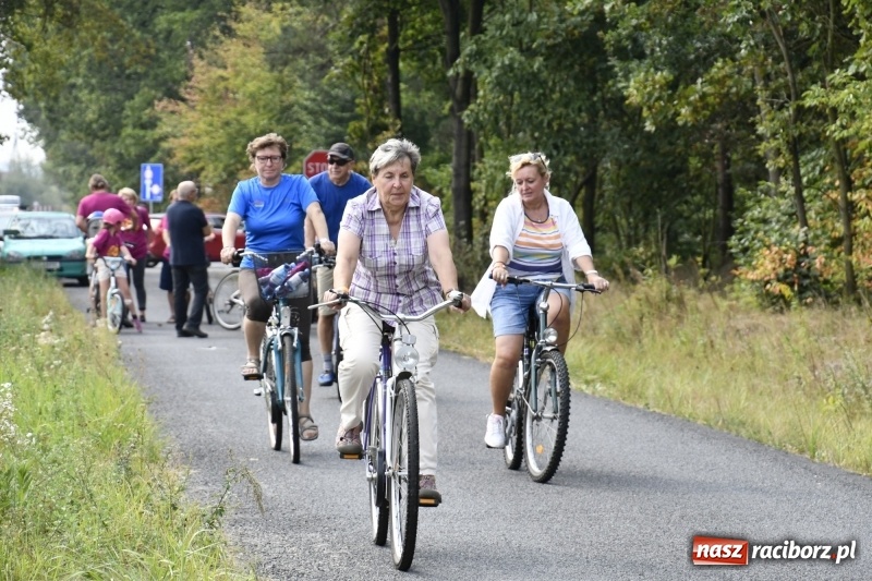 Zdjęcie w galerii na portalu naszraciborz.pl: Rodzinny Rajd Rowerowy na rozpoczęcie Dni Kuźni Raciborskiej wiadomości z regionu