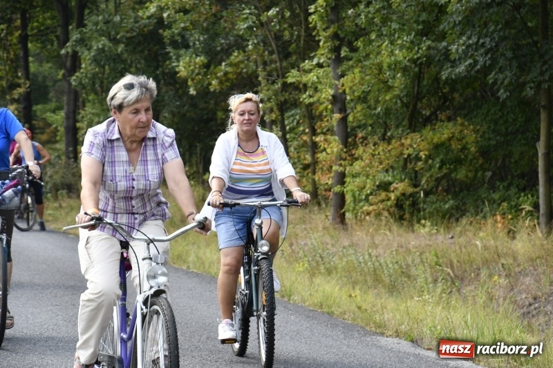 Zdjęcie w galerii na portalu naszraciborz.pl: Rodzinny Rajd Rowerowy na rozpoczęcie Dni Kuźni Raciborskiej wiadomości z regionu