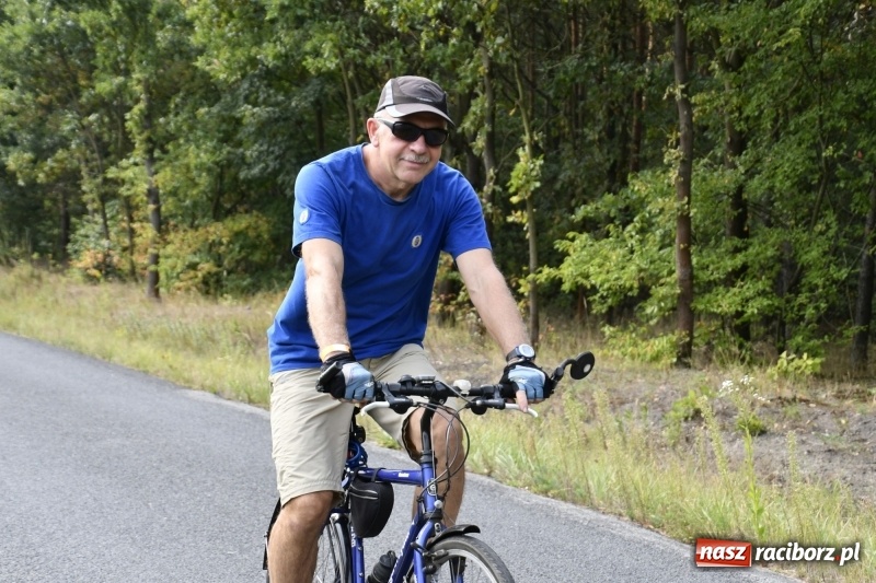 Zdjęcie w galerii na portalu naszraciborz.pl: Rodzinny Rajd Rowerowy na rozpoczęcie Dni Kuźni Raciborskiej wiadomości z regionu