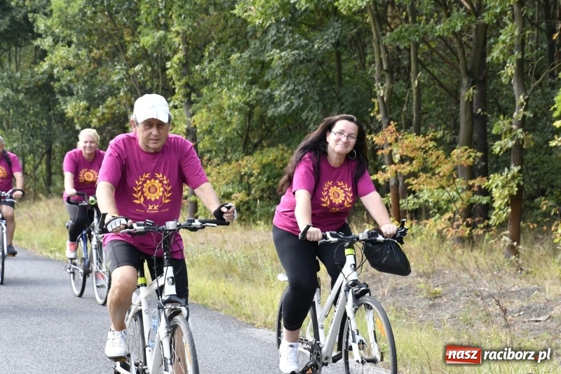Zdjęcie w galerii na portalu naszraciborz.pl: Rodzinny Rajd Rowerowy na rozpoczęcie Dni Kuźni Raciborskiej wiadomości z regionu
