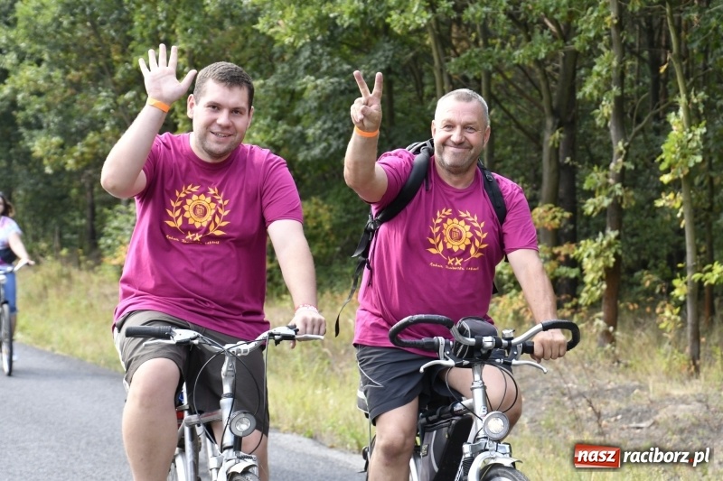 Zdjęcie w galerii na portalu naszraciborz.pl: Rodzinny Rajd Rowerowy na rozpoczęcie Dni Kuźni Raciborskiej wiadomości z regionu