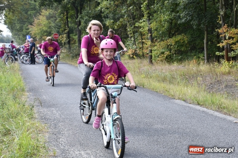 Zdjęcie w galerii na portalu naszraciborz.pl: Rodzinny Rajd Rowerowy na rozpoczęcie Dni Kuźni Raciborskiej wiadomości z regionu