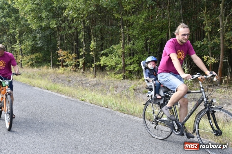 Zdjęcie w galerii na portalu naszraciborz.pl: Rodzinny Rajd Rowerowy na rozpoczęcie Dni Kuźni Raciborskiej wiadomości z regionu