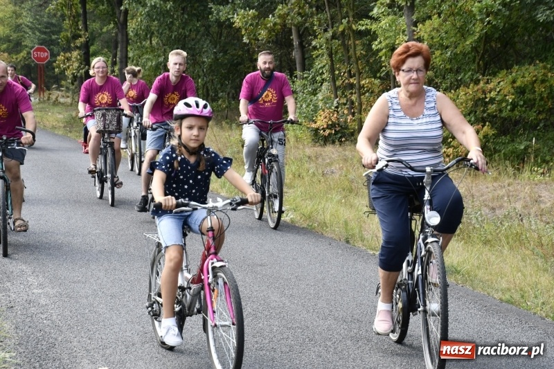 Zdjęcie w galerii na portalu naszraciborz.pl: Rodzinny Rajd Rowerowy na rozpoczęcie Dni Kuźni Raciborskiej wiadomości z regionu