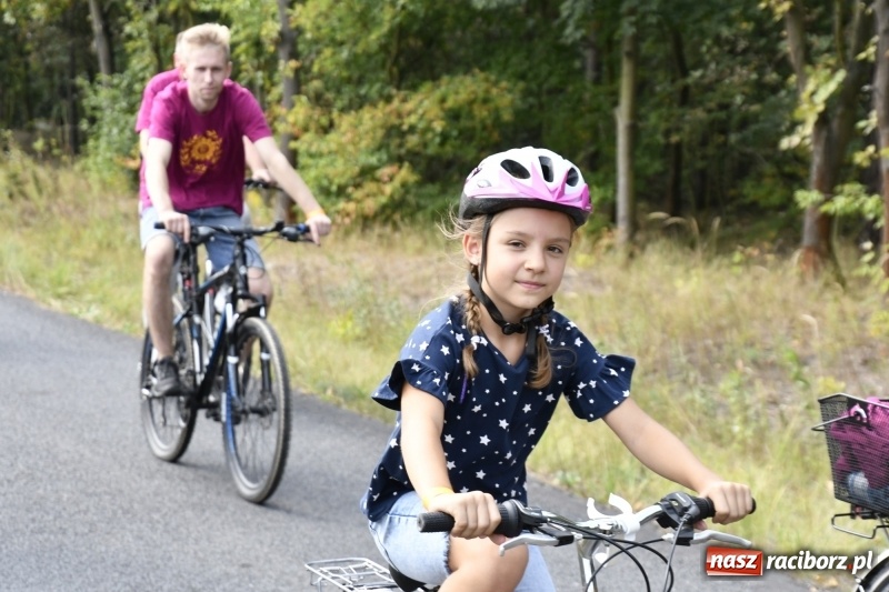 Zdjęcie w galerii na portalu naszraciborz.pl: Rodzinny Rajd Rowerowy na rozpoczęcie Dni Kuźni Raciborskiej wiadomości z regionu
